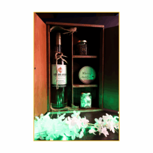 Botella de 750ml + Galletas + nibs de cacao + almendras  + caja de madera